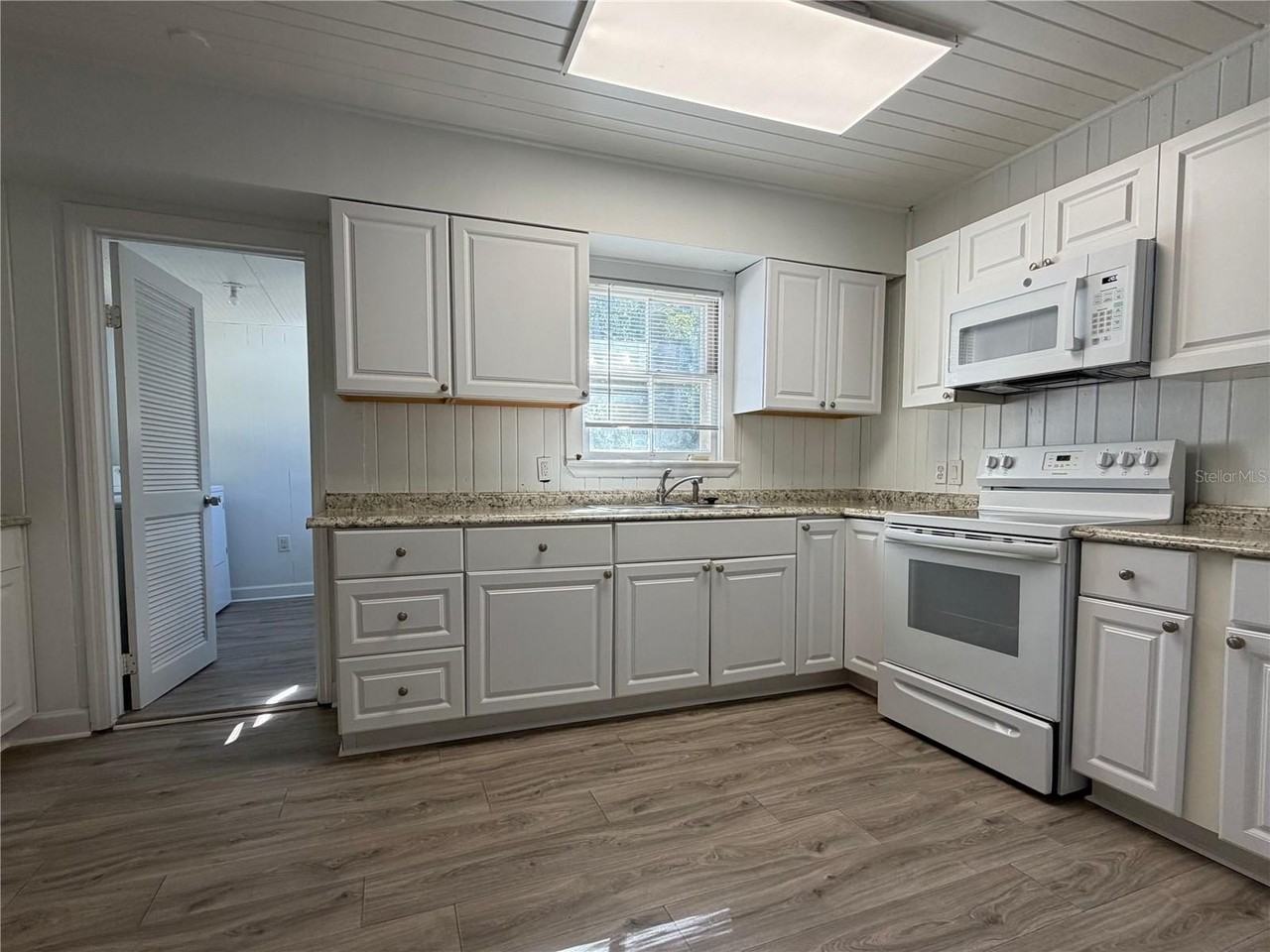 1762 32nd St - Photo 5 of 22