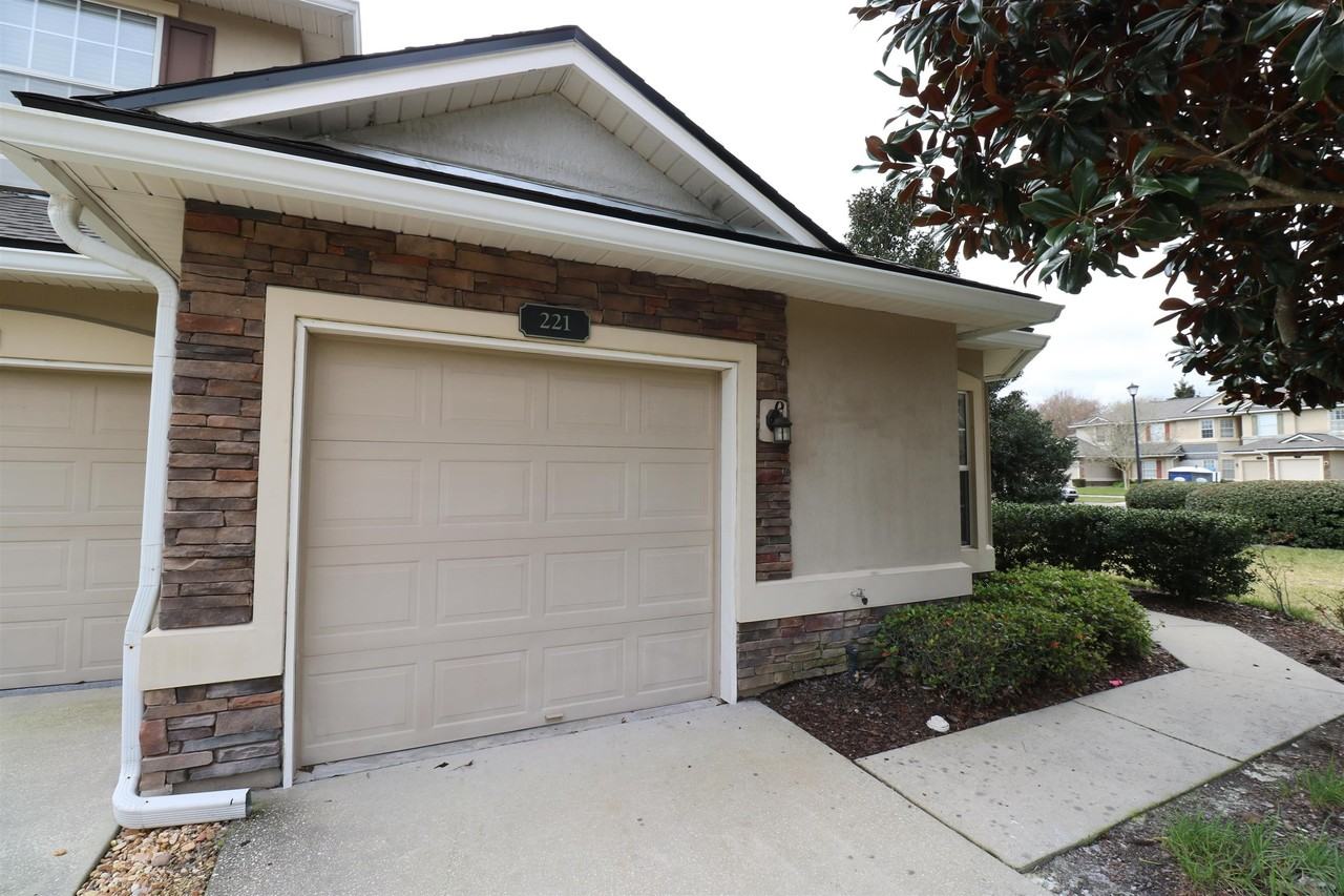 221 Wooded Crossing Cir - Photo 2 of 27