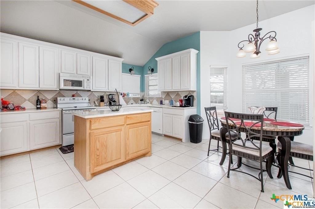 1415 Loving Trl - Photo 7 of 23