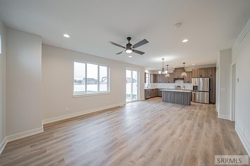 2078 47th St - Photo 5 of 28