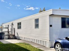 featured image of 275 W Oak St #19