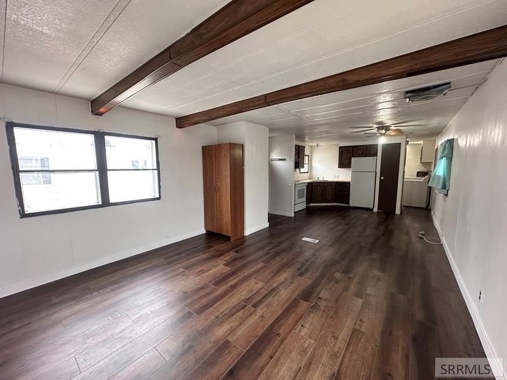 275 W Oak St #19 - Photo 3 of 21