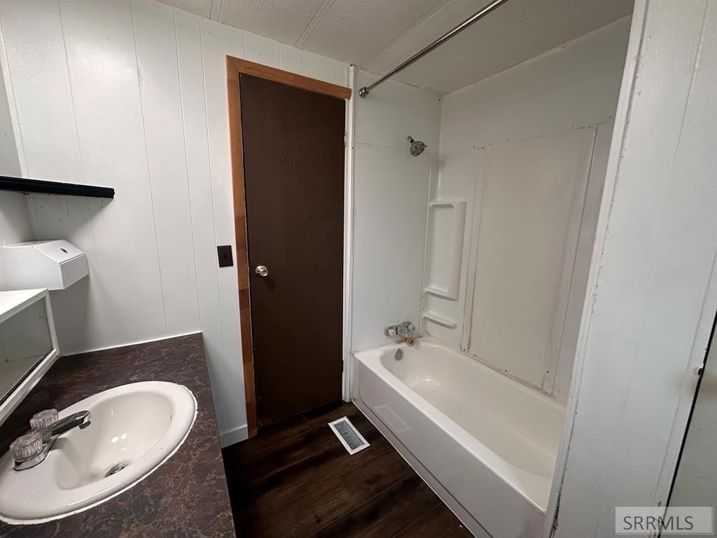 275 W Oak St #19 - Photo 7 of 21