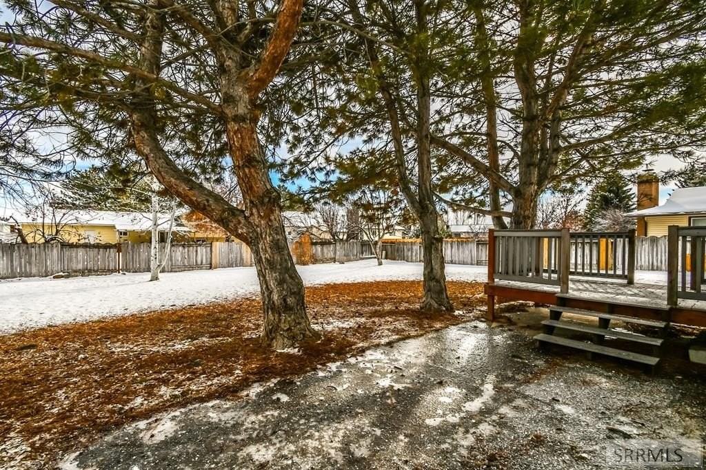 552 Tyson Ave - Photo 2 of 44