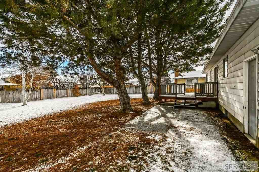 552 Tyson Ave - Photo 3 of 44