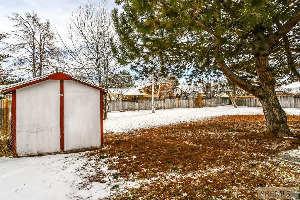 552 Tyson Ave - Photo 4 of 44