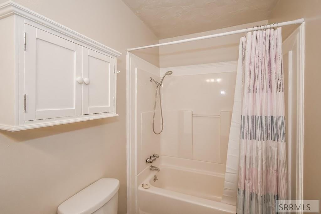 552 Tyson Ave - Photo 7 of 44