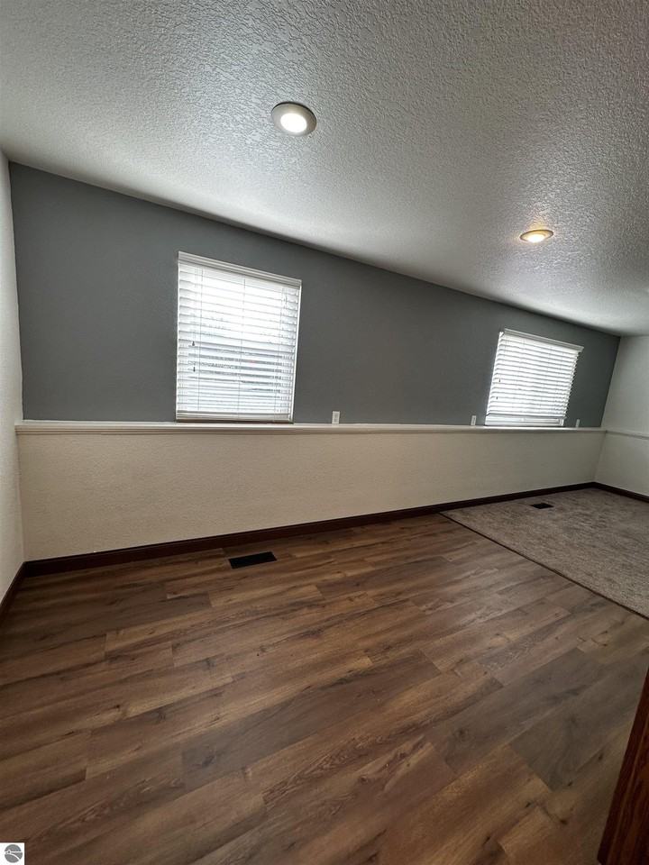 1501 E Bellows St - Photo 5 of 13