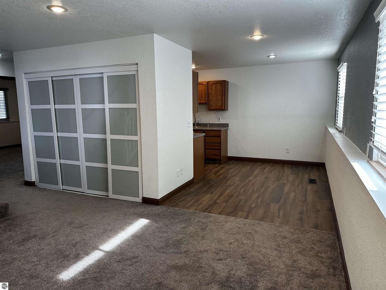 1501 E Bellows St - Photo 7 of 13