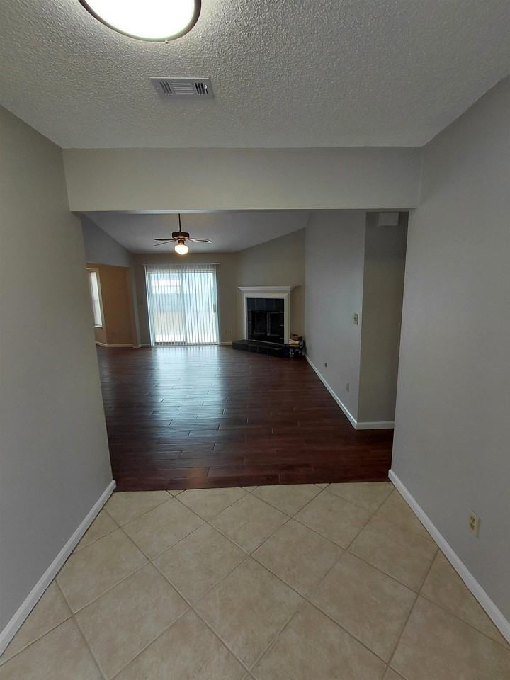 1347 Lawndale Rd - Photo 2 of 20