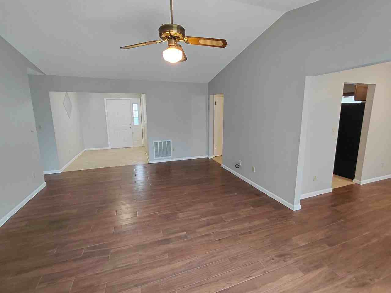 1347 Lawndale Rd - Photo 3 of 20