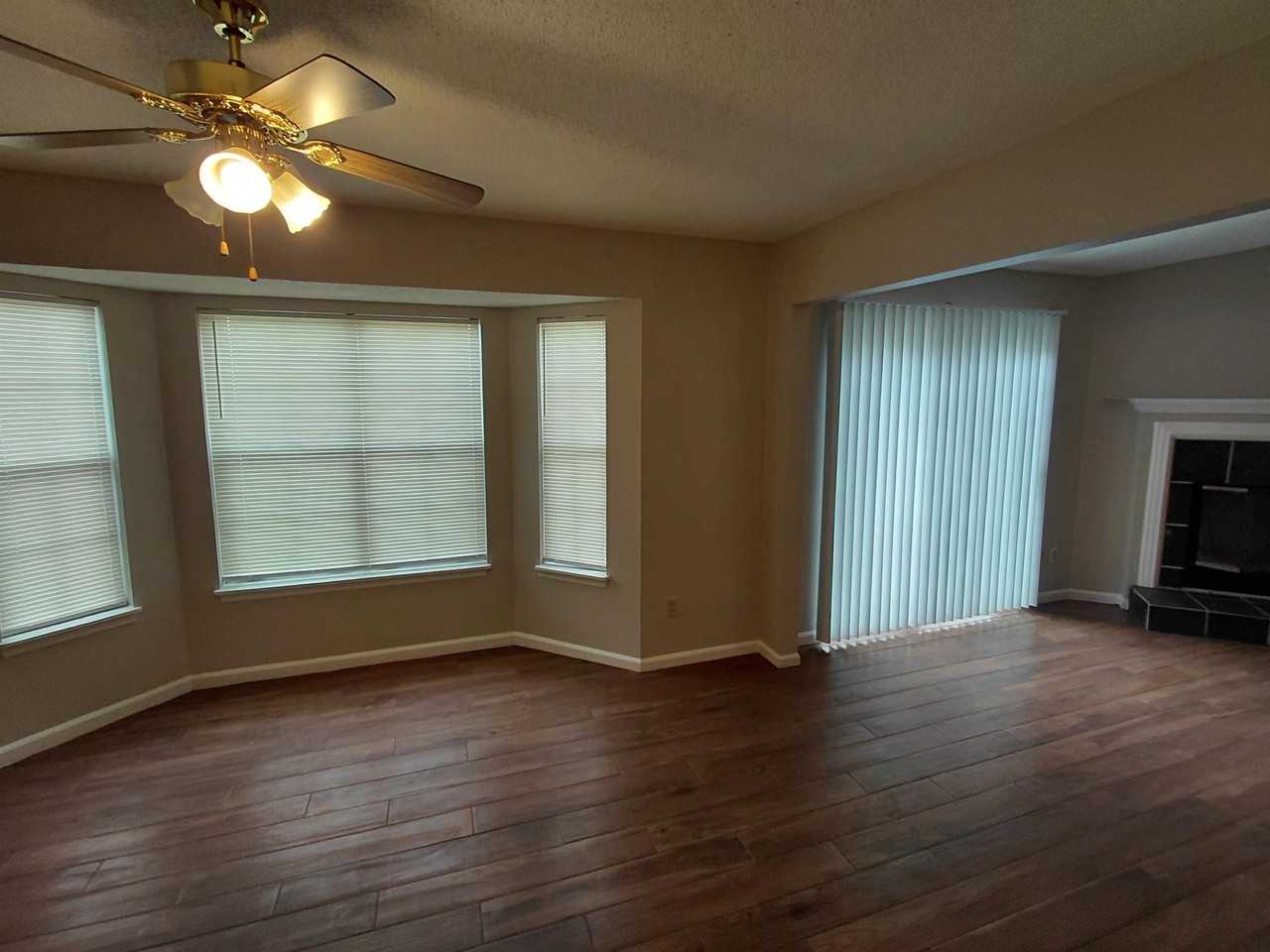 1347 Lawndale Rd - Photo 5 of 20