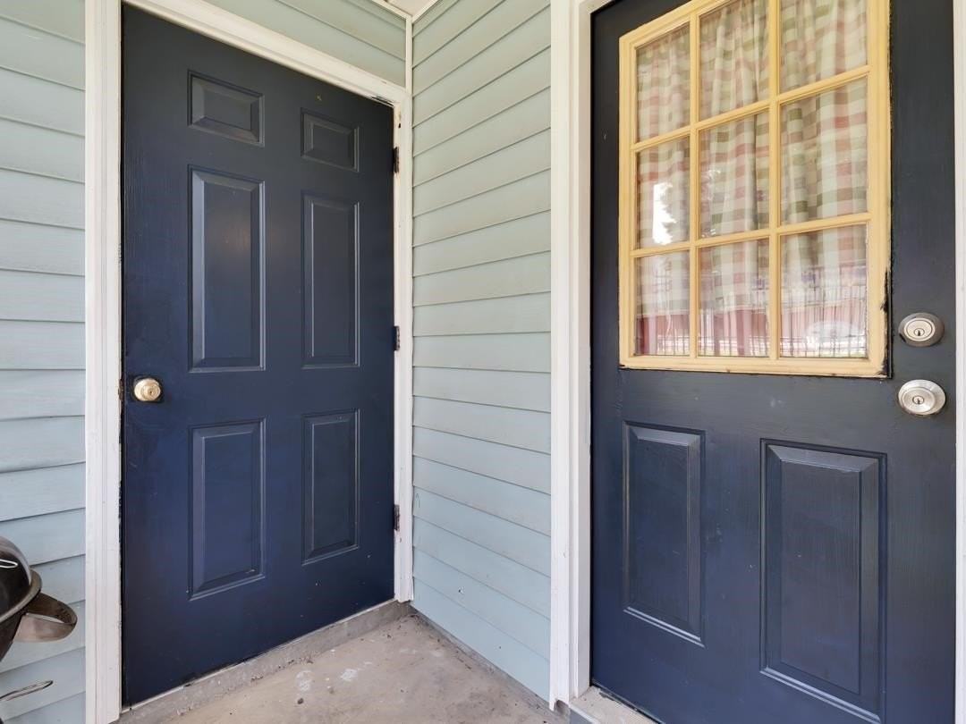 2221 Timberwood Cir S