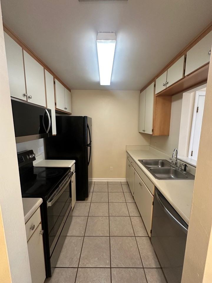 1350 Castelnau Ct Unit C #C - Photo 4 of 16