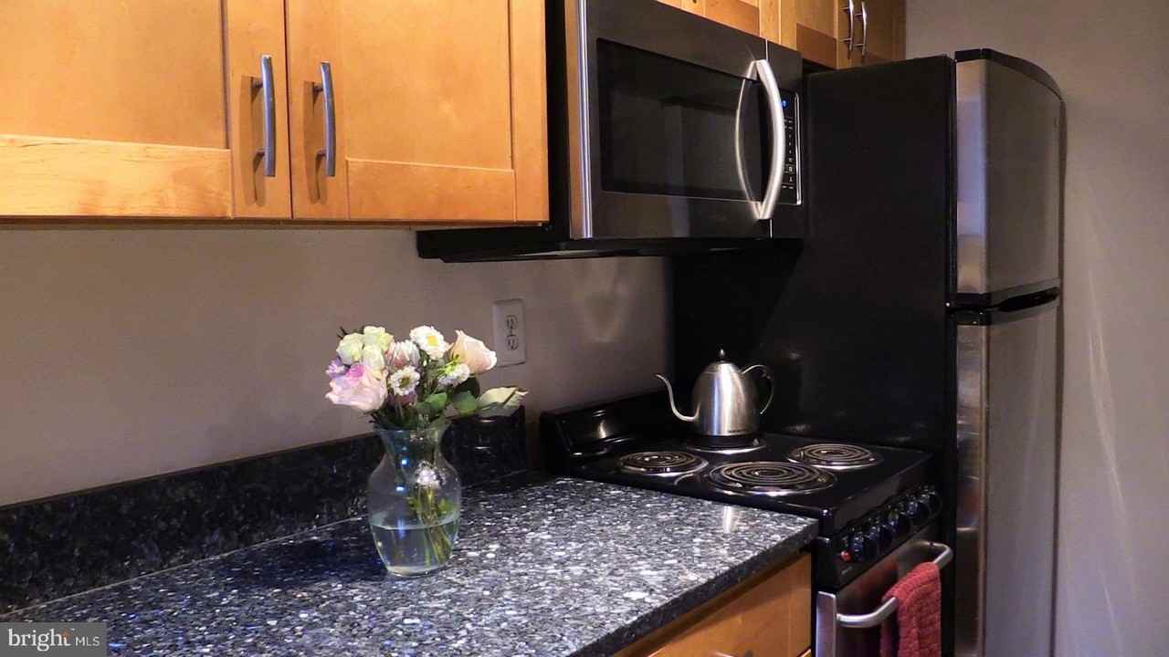 1900 S St Nw Apt 4 #4 - Photo 5 of 12