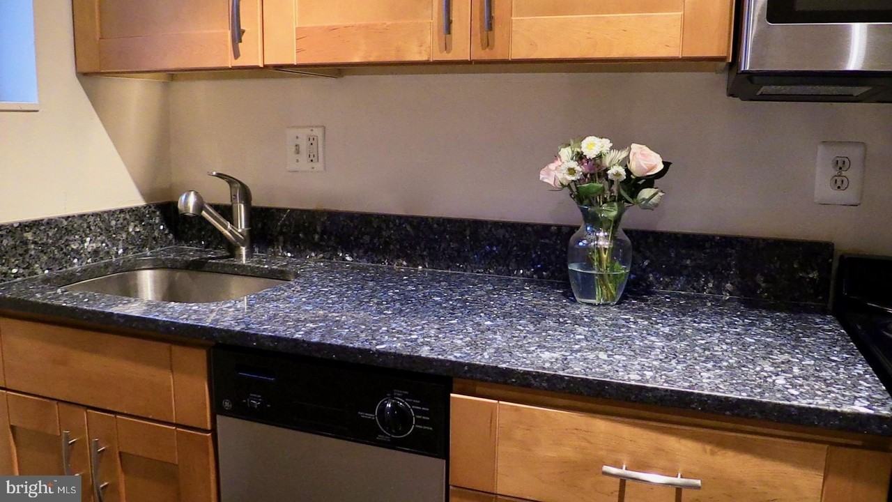 1900 S St Nw Apt 4 #4 - Photo 6 of 12