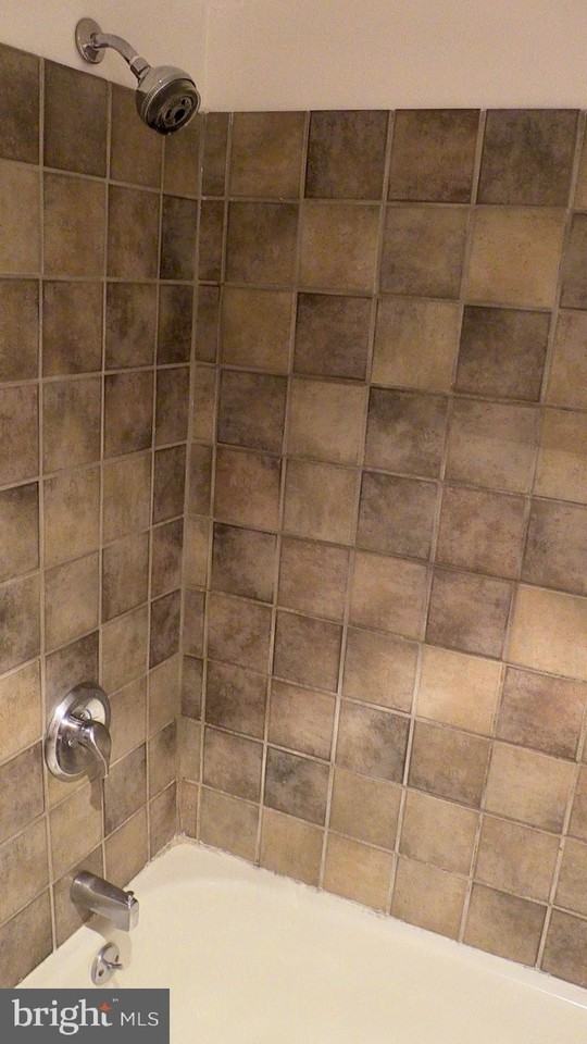 1900 S St Nw Apt 4 #4 - Photo 7 of 12