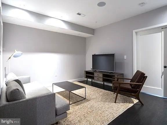 819 6th St Nw Apt 3 #3ROOM - Photo 5 of 16