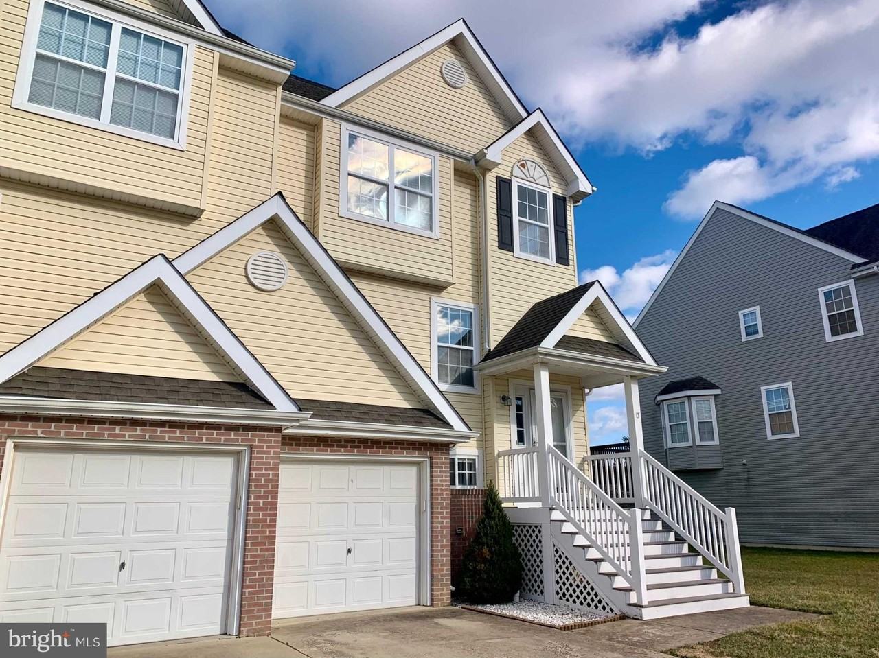 351 Paradee Dr - Photo 2 of 16