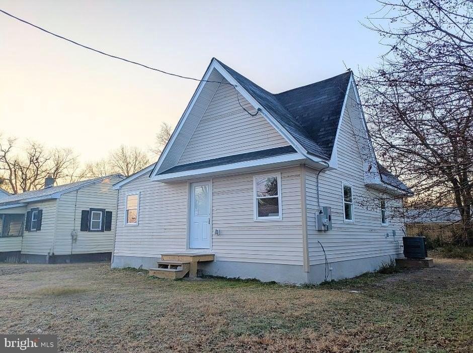 621 Center St - Photo 3 of 3