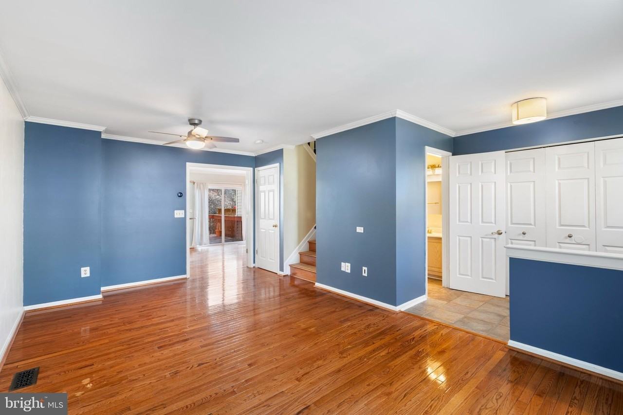 1205 Farley Ct N - Photo 6 of 36