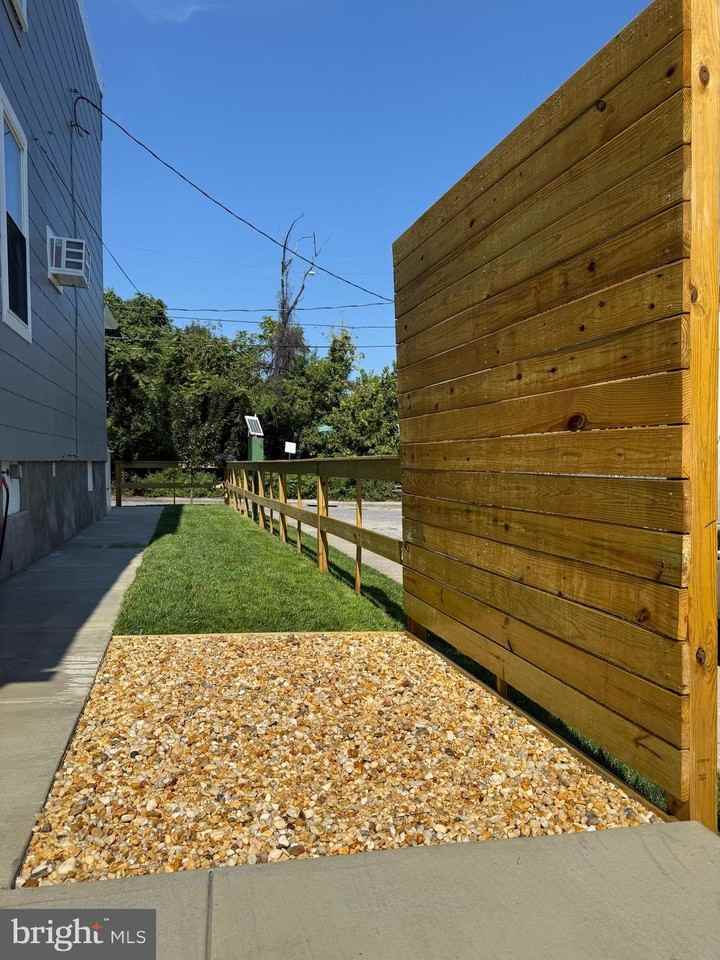 2301 Herkimer St - Photo 2 of 11