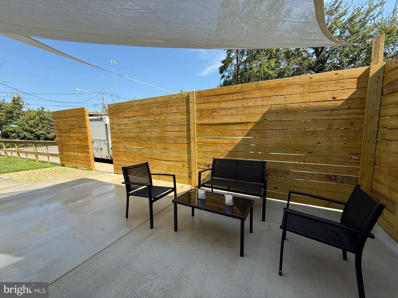 2301 Herkimer St - Photo 3 of 11