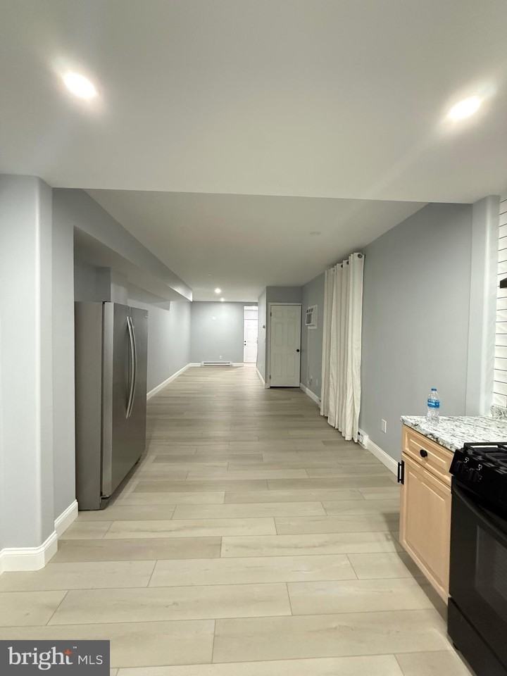 2301 Herkimer St - Photo 4 of 11