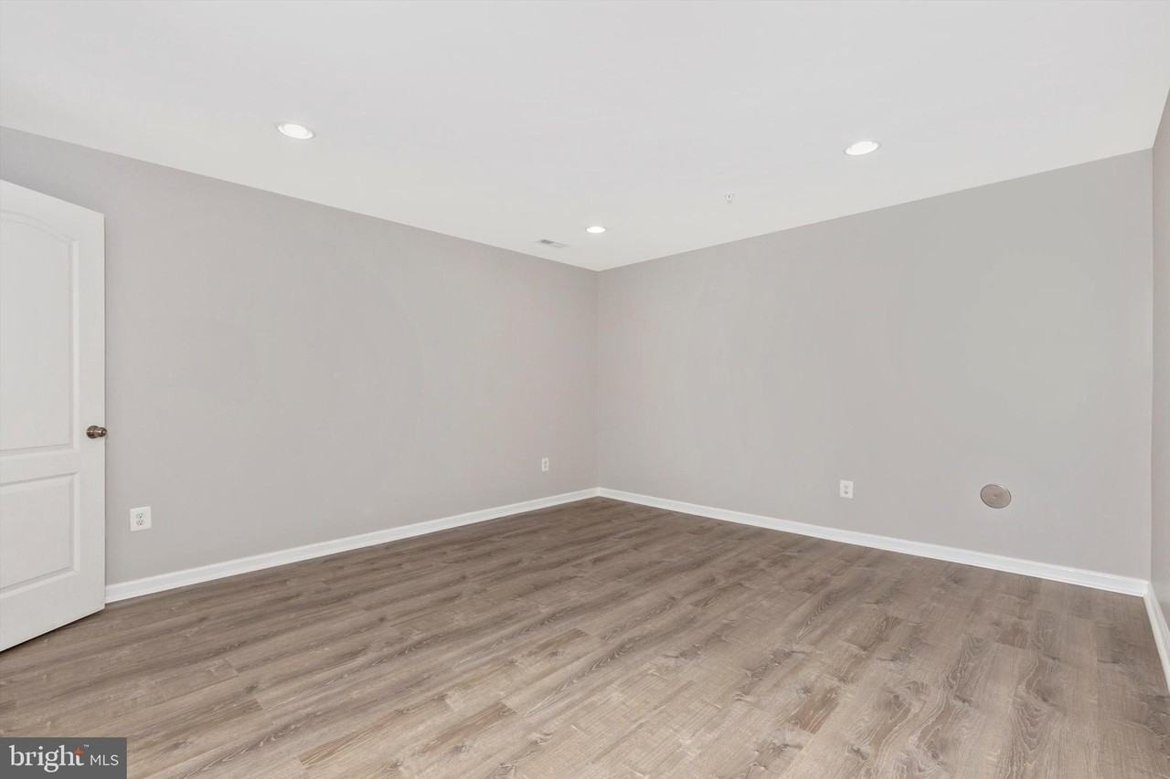 6226 Newport Pl - Photo 6 of 40