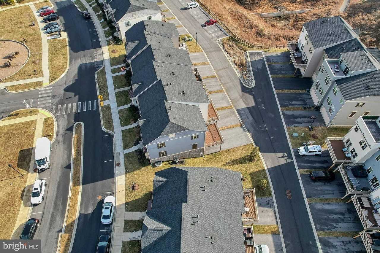 5831 Pecking Stone St - Photo 3 of 43