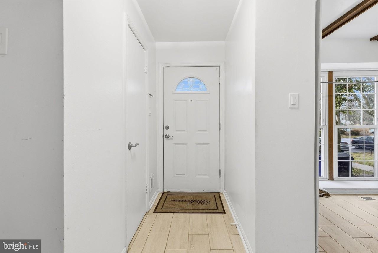 11072 Berrypick Ln - Photo 4 of 35