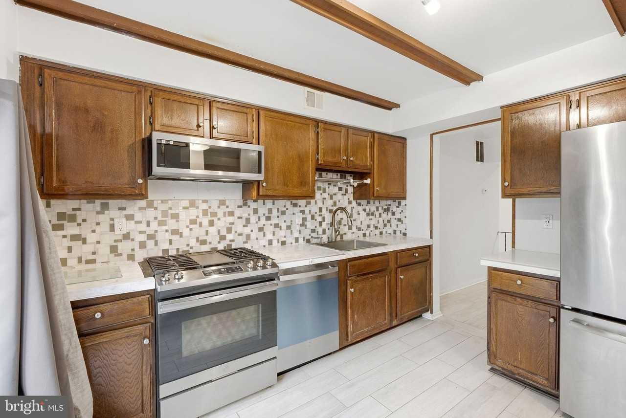 11072 Berrypick Ln - Photo 5 of 35