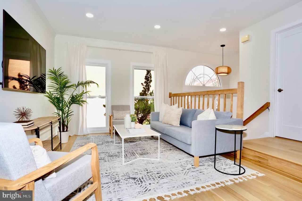 1515 Templeton Pl - Photo 4 of 39