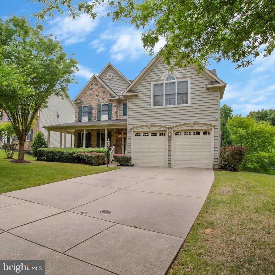 4611 Dickens Pride Ct - Photo 3 of 50