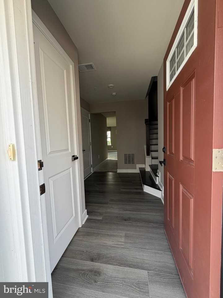 149 Lawndale Dr - Photo 2 of 40