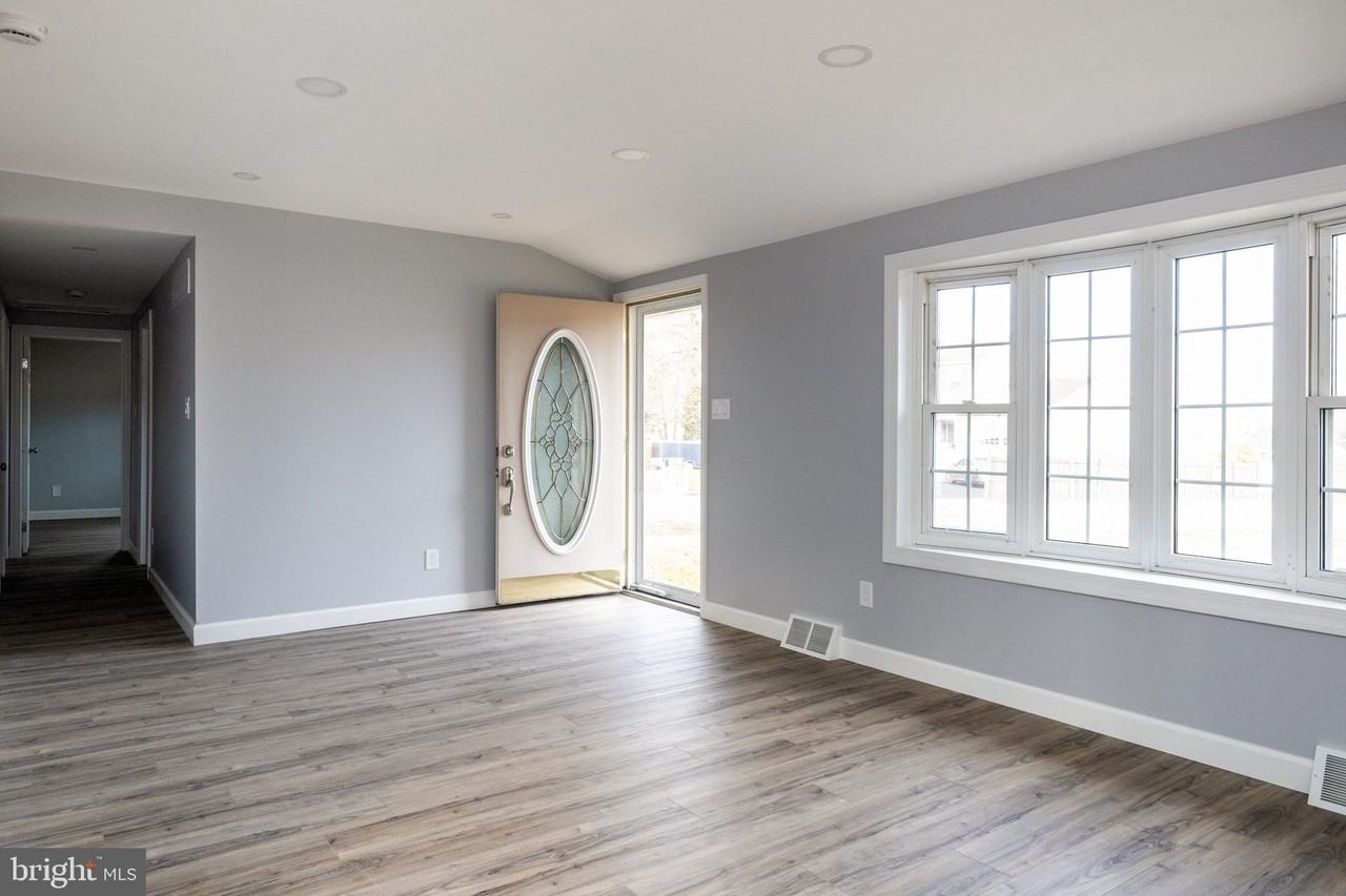 130 Pulaski Ave - Photo 3 of 30