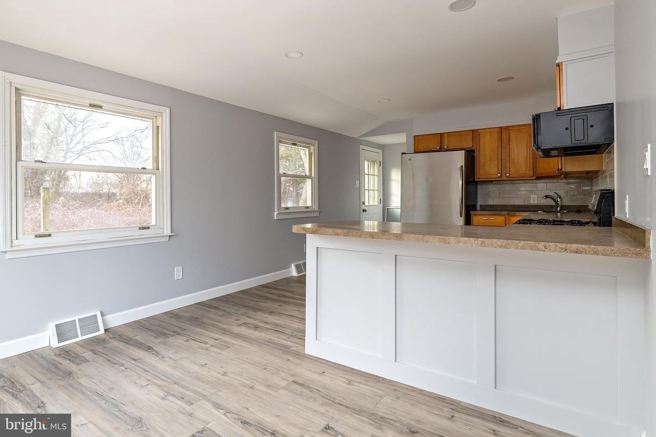 130 Pulaski Ave - Photo 7 of 30