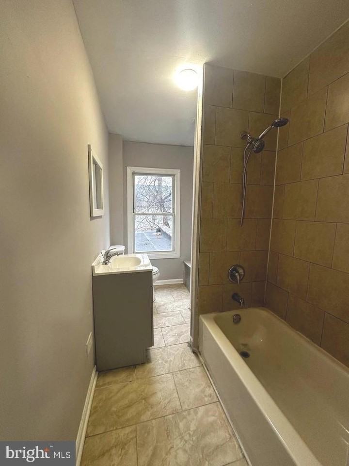 102 Spring St - Photo 6 of 20