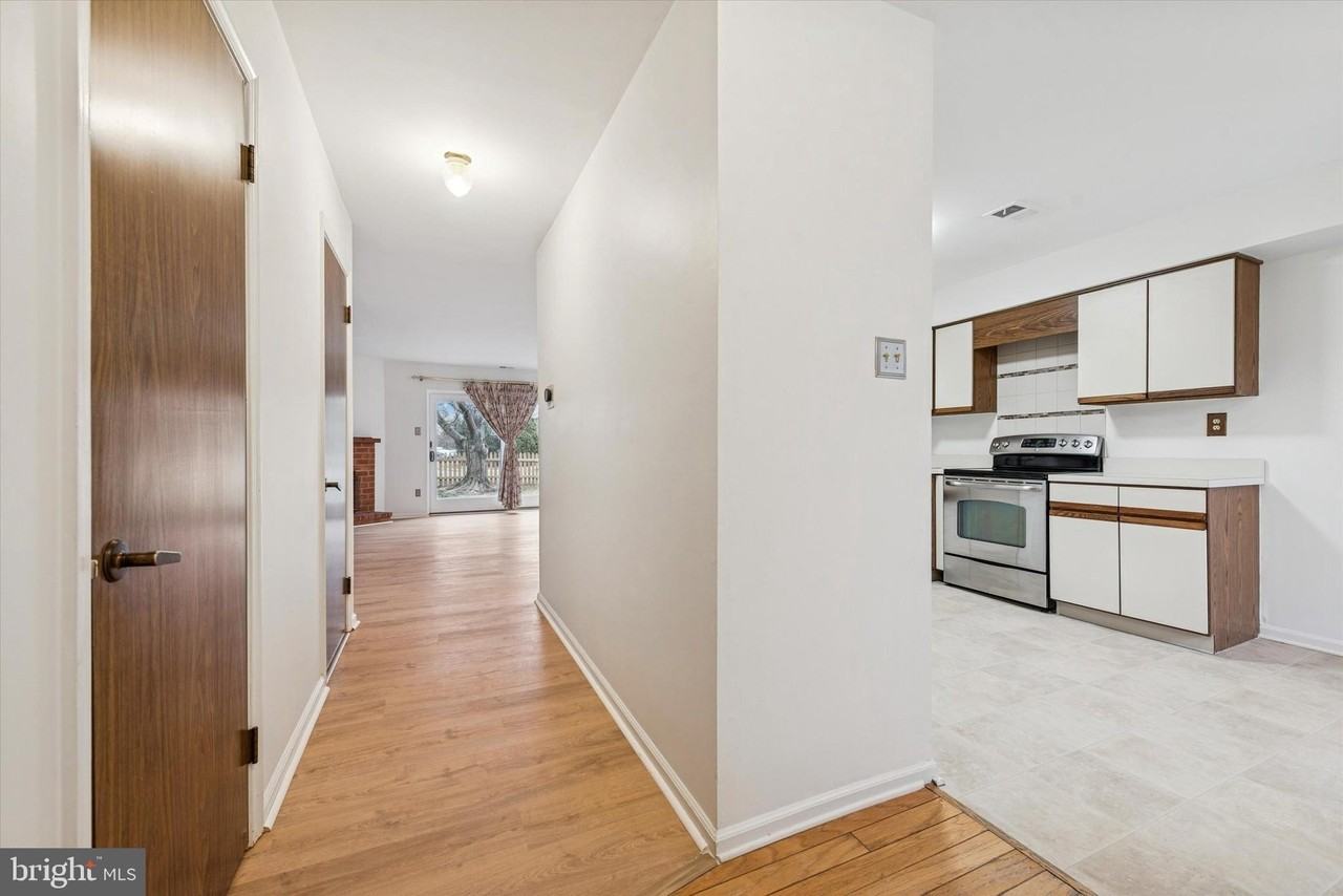 120 Caernarvon Ct - Photo 2 of 15