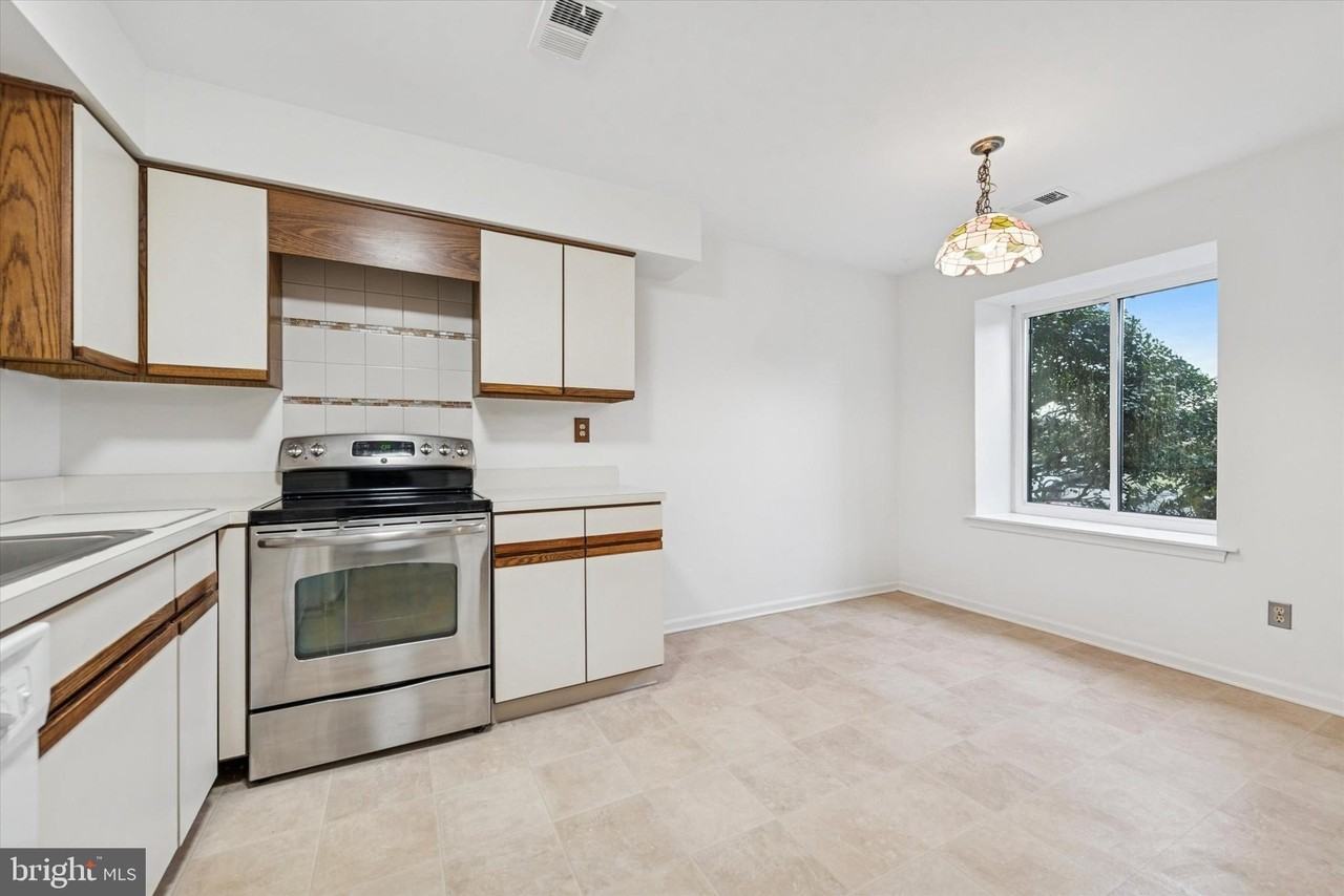 120 Caernarvon Ct - Photo 3 of 15