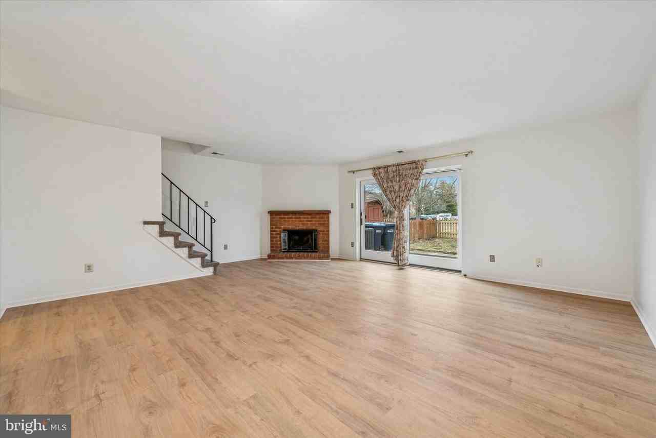 120 Caernarvon Ct - Photo 5 of 15