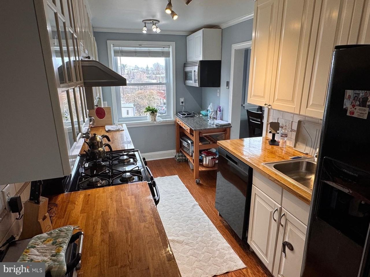 251 Childs Ave - Photo 5 of 27