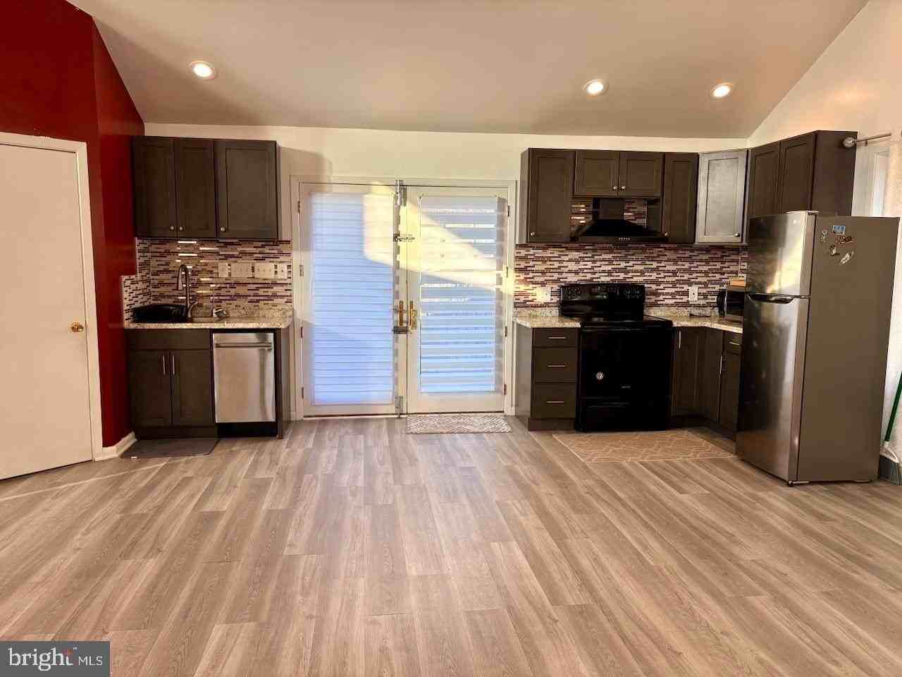 215 Bryn Mawr Ave - Photo 2 of 12