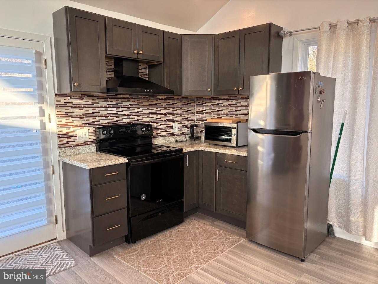 215 Bryn Mawr Ave - Photo 3 of 12