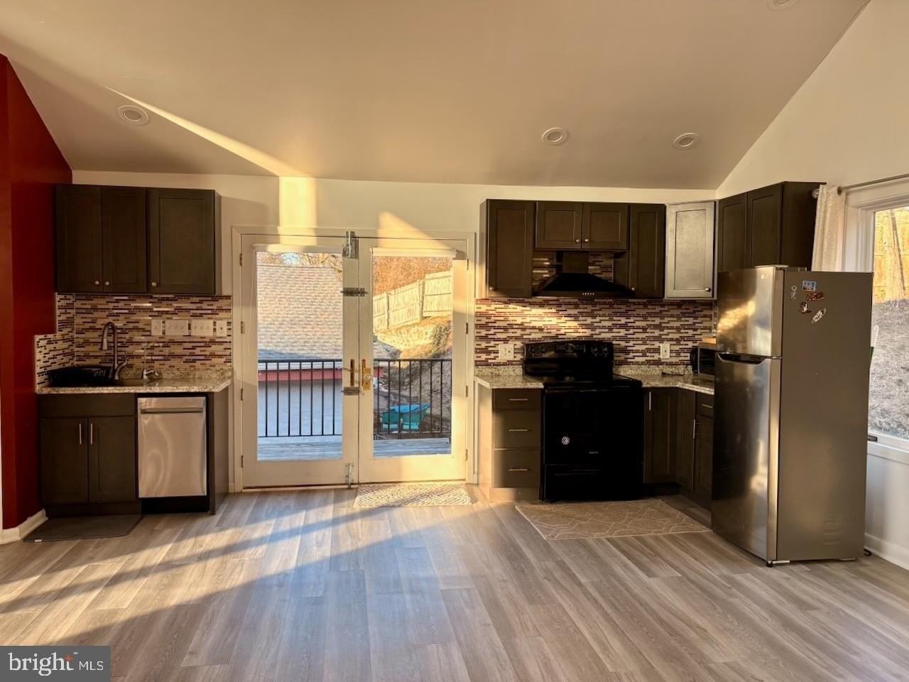 215 Bryn Mawr Ave - Photo 4 of 12