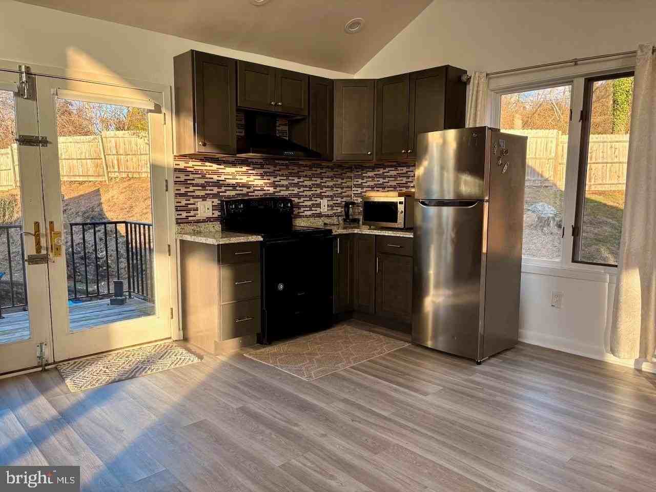 215 Bryn Mawr Ave - Photo 5 of 12