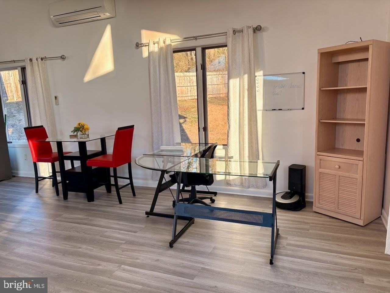 215 Bryn Mawr Ave - Photo 6 of 12