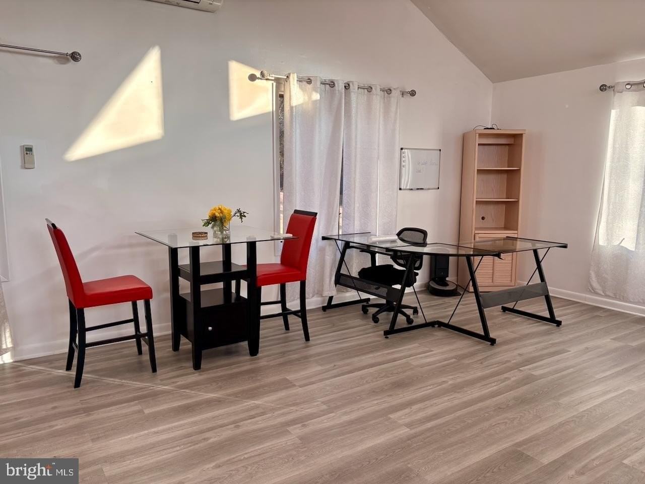 215 Bryn Mawr Ave - Photo 7 of 12