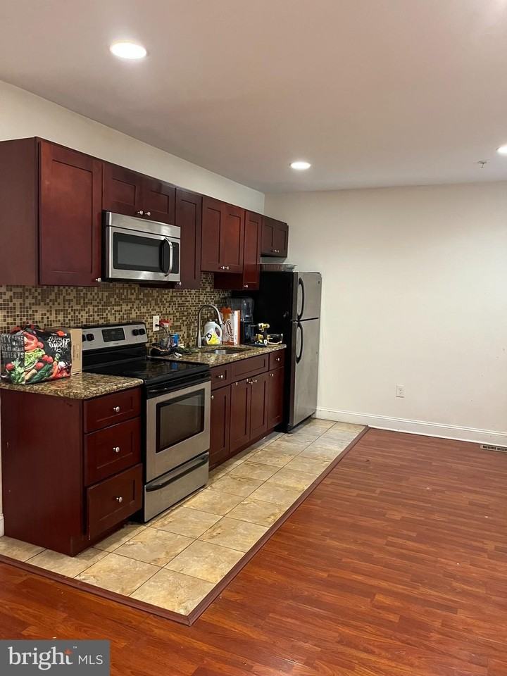 1933 Cecil B Moore Ave Apt 3r #3R - Photo 4 of 7