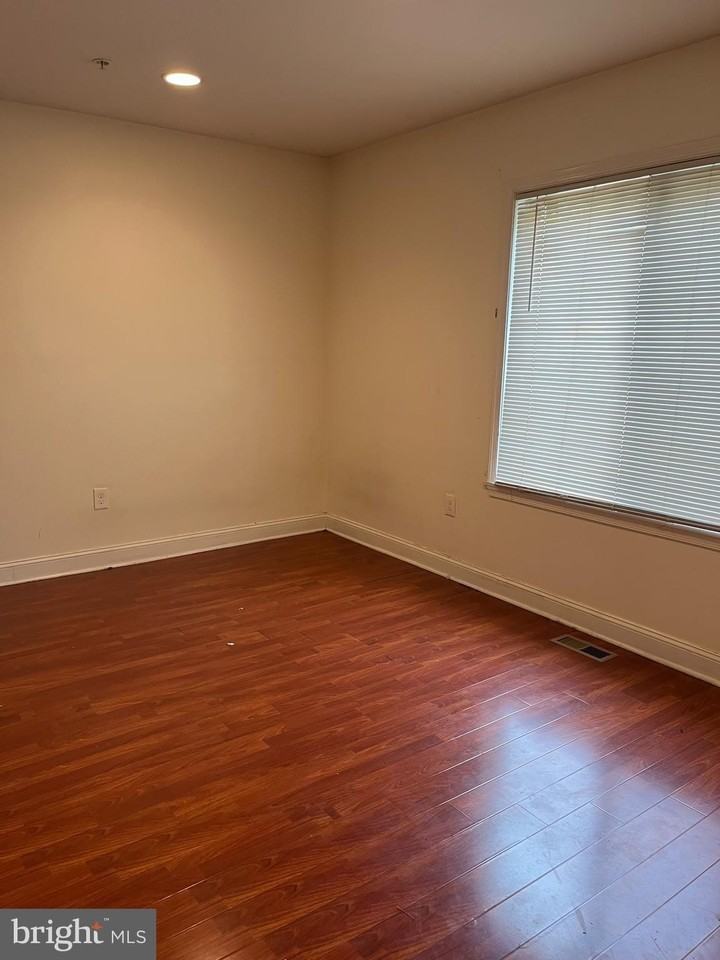 1933 Cecil B Moore Ave Apt 3r #3R - Photo 6 of 7